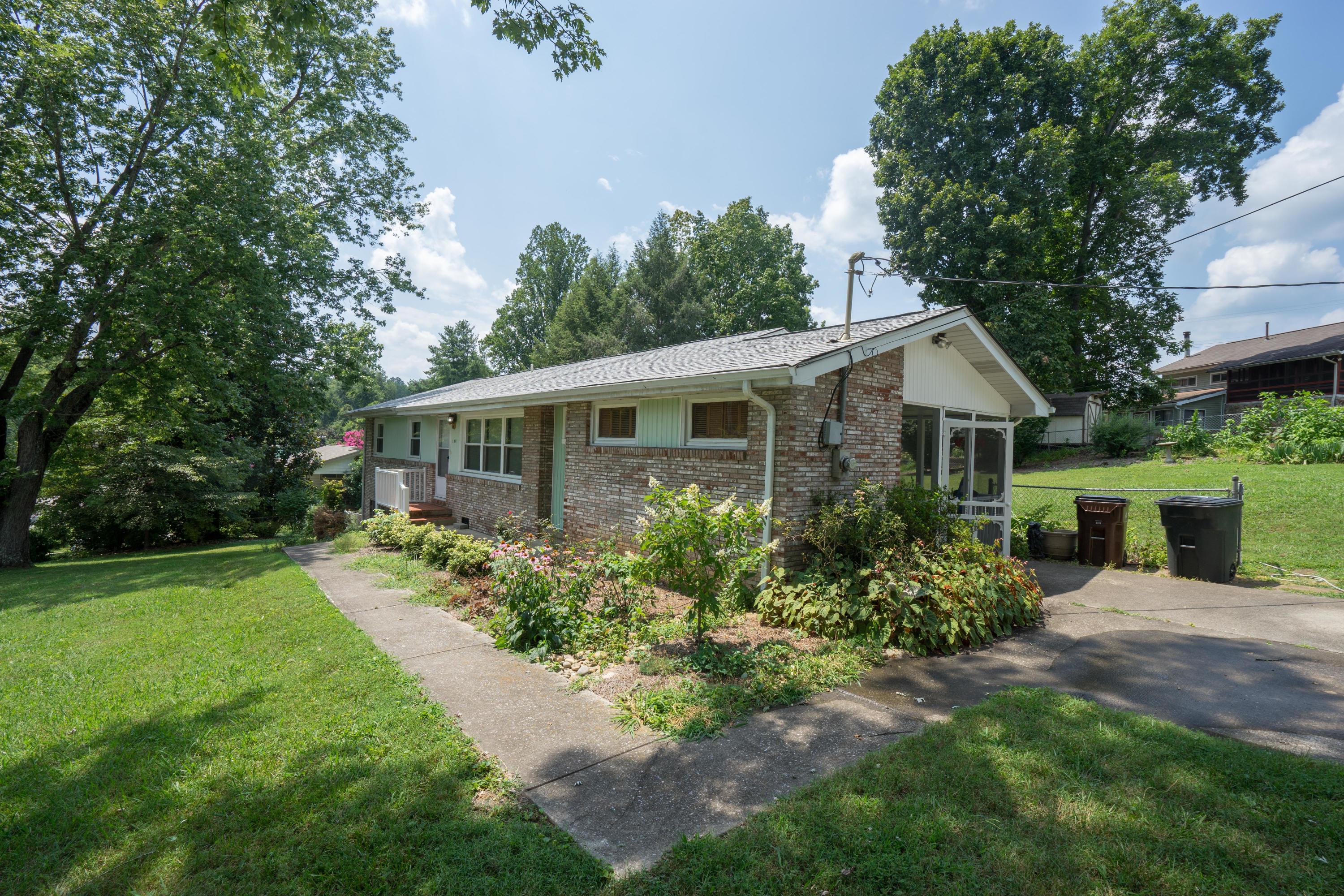 100 Wayside Road Oak Ridge, TN 37830 - Photo 4 of 20 DSC09927