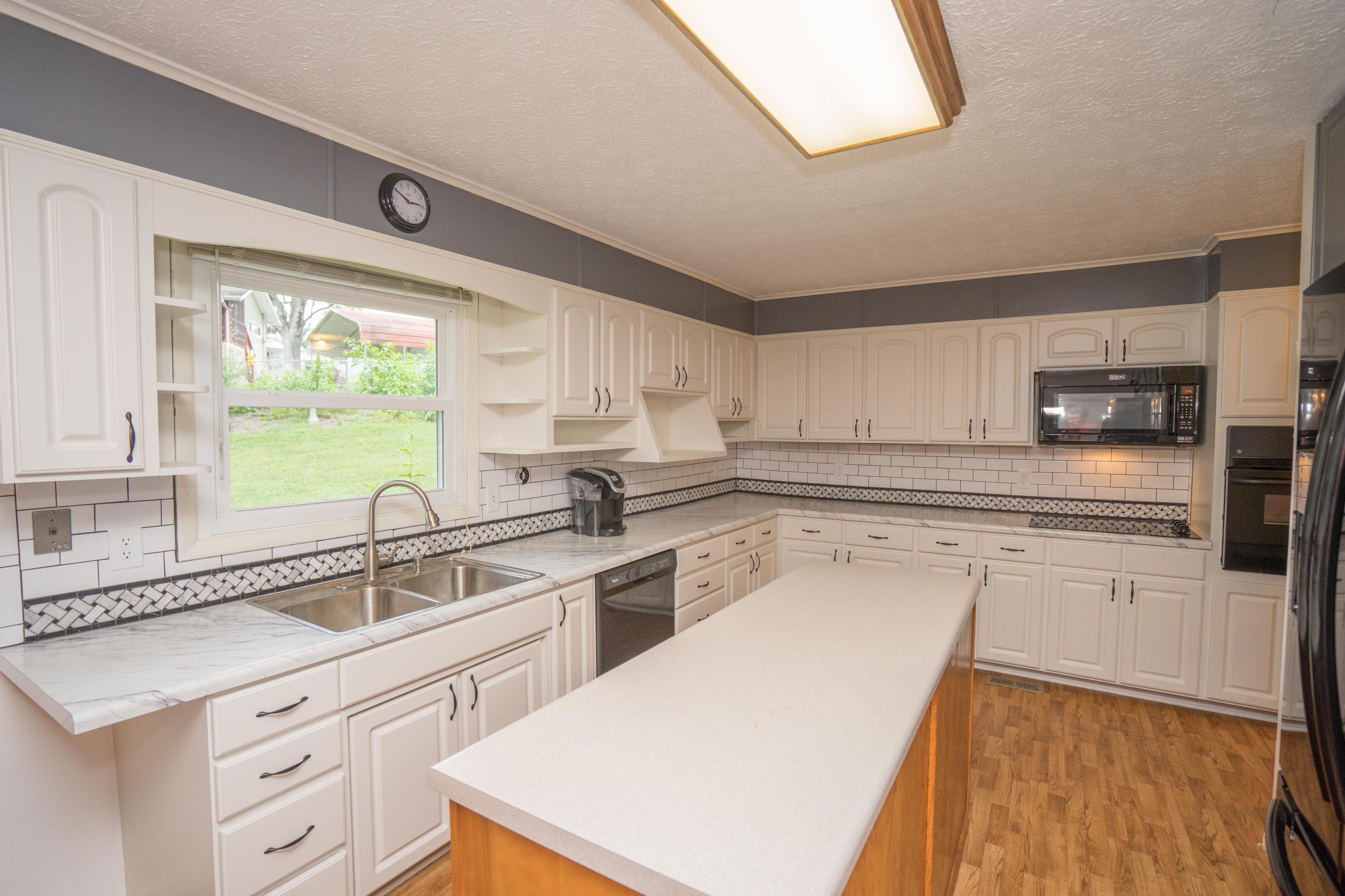 100 Wayside Road Oak Ridge, TN 37830 - Photo 6 of 20 DSC09935