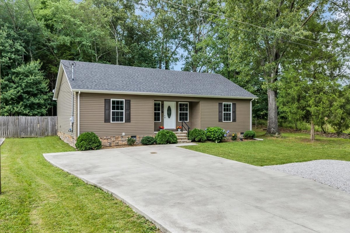 727 Marbury Road Tullahoma, TN 37388 - Photo 2 of 44