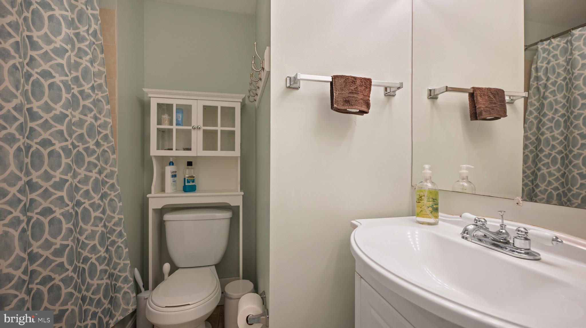 17636 Kohlhoss Road Poolesville, MD 20837 - Photo 22 of 29 Upstairs Full bath