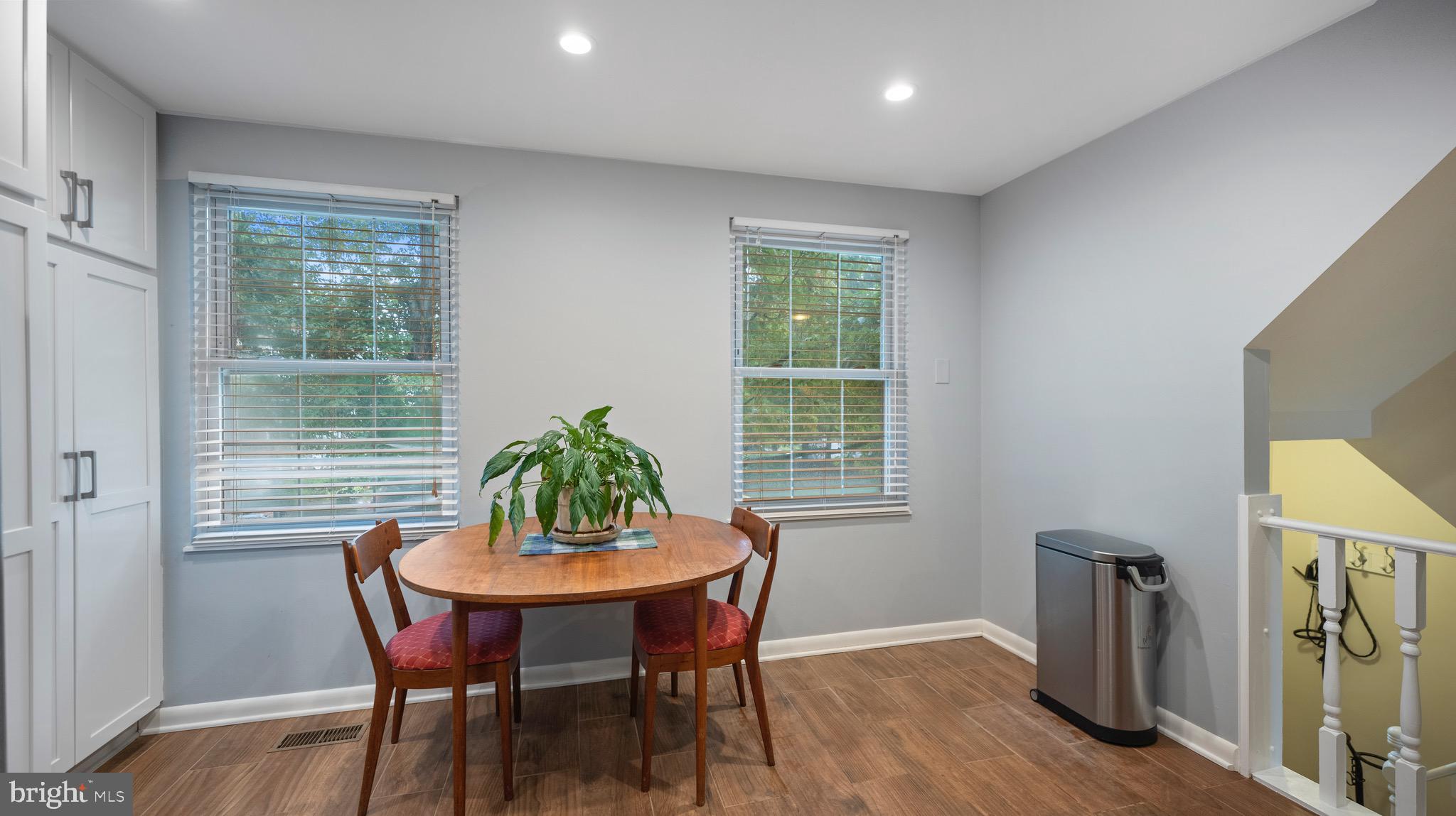 17636 Kohlhoss Road Poolesville, MD 20837 - Photo 8 of 29 Bright and sunny eat in area