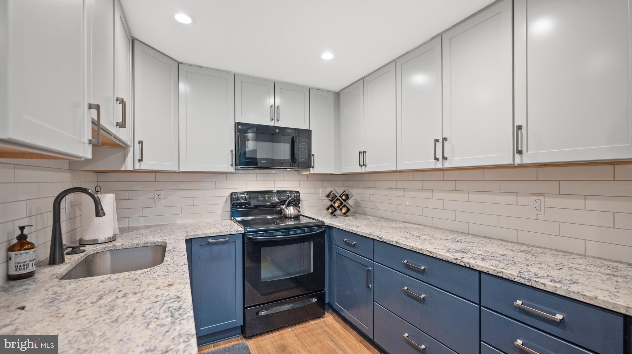 17636 Kohlhoss Road Poolesville, MD 20837 - Photo 10 of 29 Beautiful Kitchen!