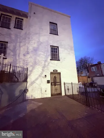 $1,600 | 1170 Abbey Place Northeast, Unit B, Washington, DC 20002