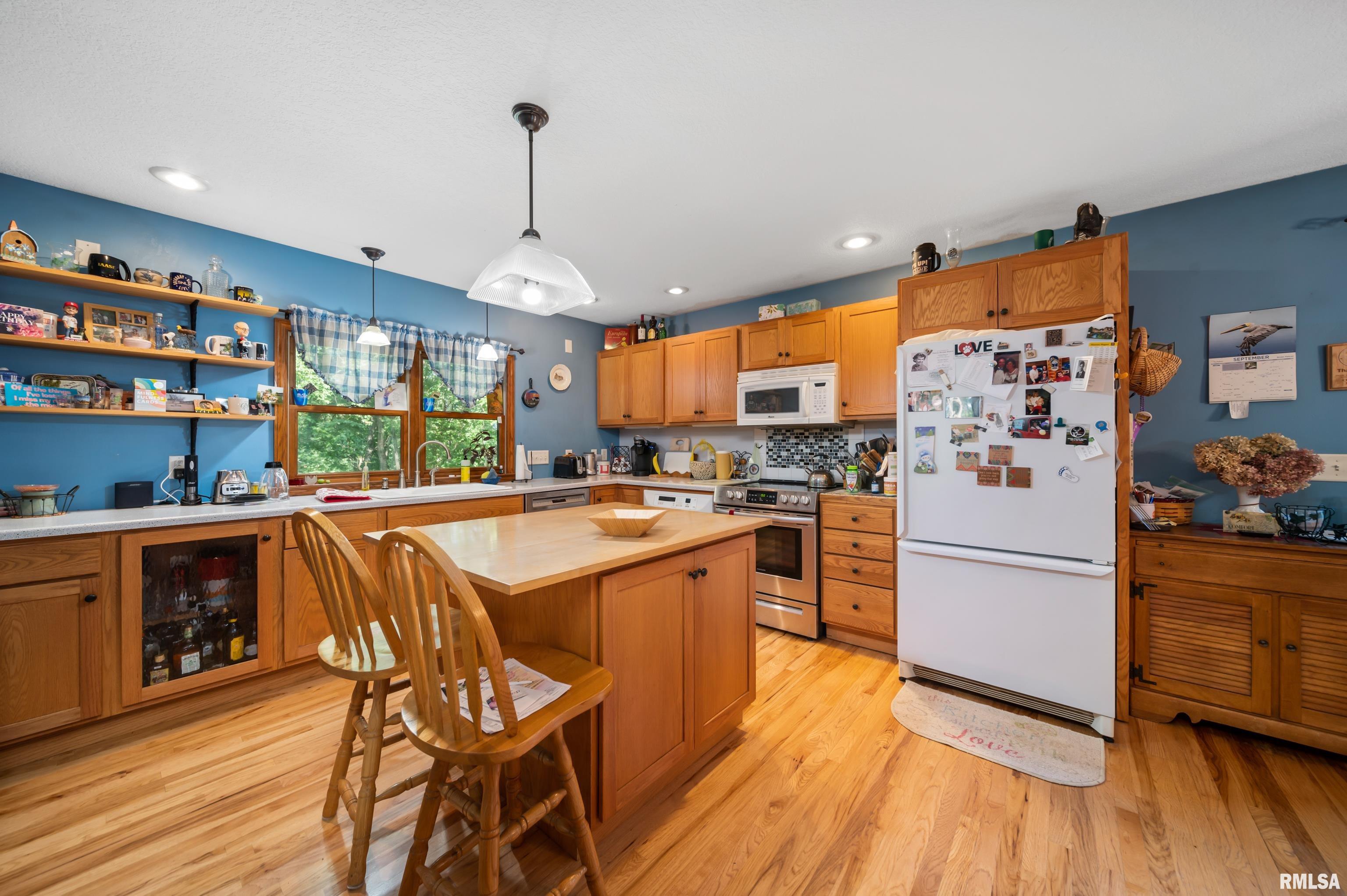 9909 132nd St Court West Taylor Ridge, IL 61284 - Photo 6 of 29 Gallery Image 6