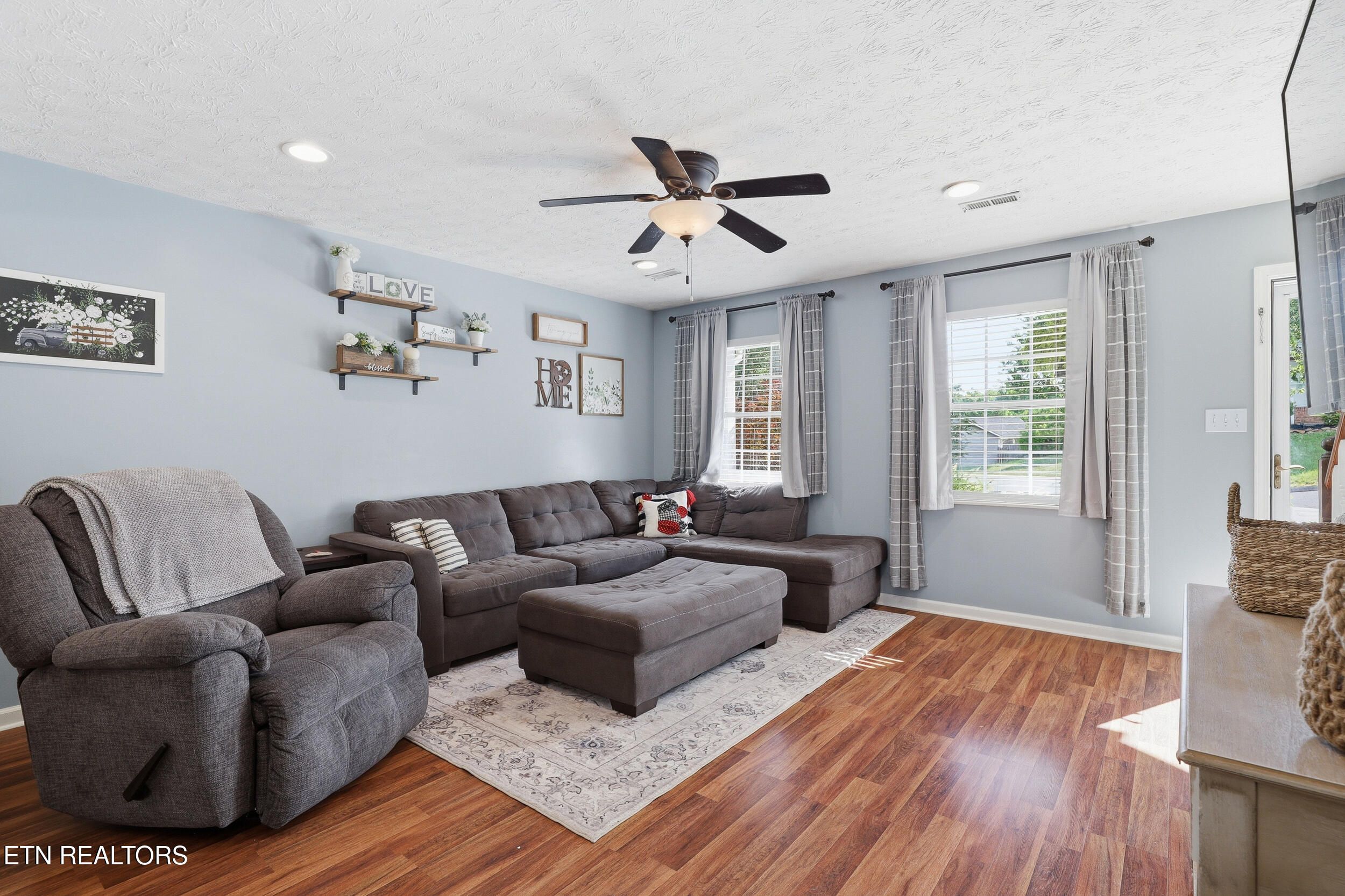 8258 Oak Terrace Lane Powell, TN 37849 - Photo 20 of 47 21_8258_oak_terrace_ln_0027