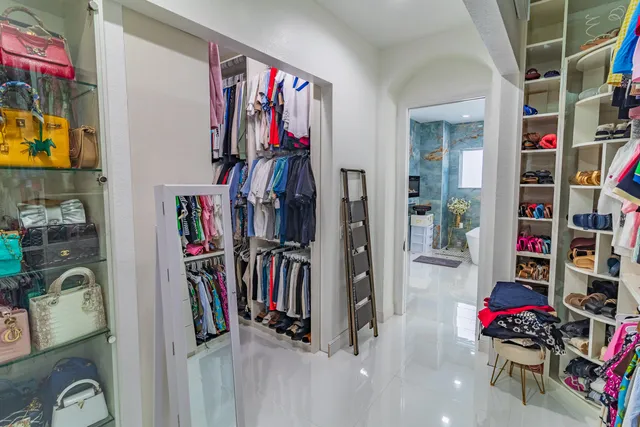 a en suite bathroom with a toilet sink and mirror