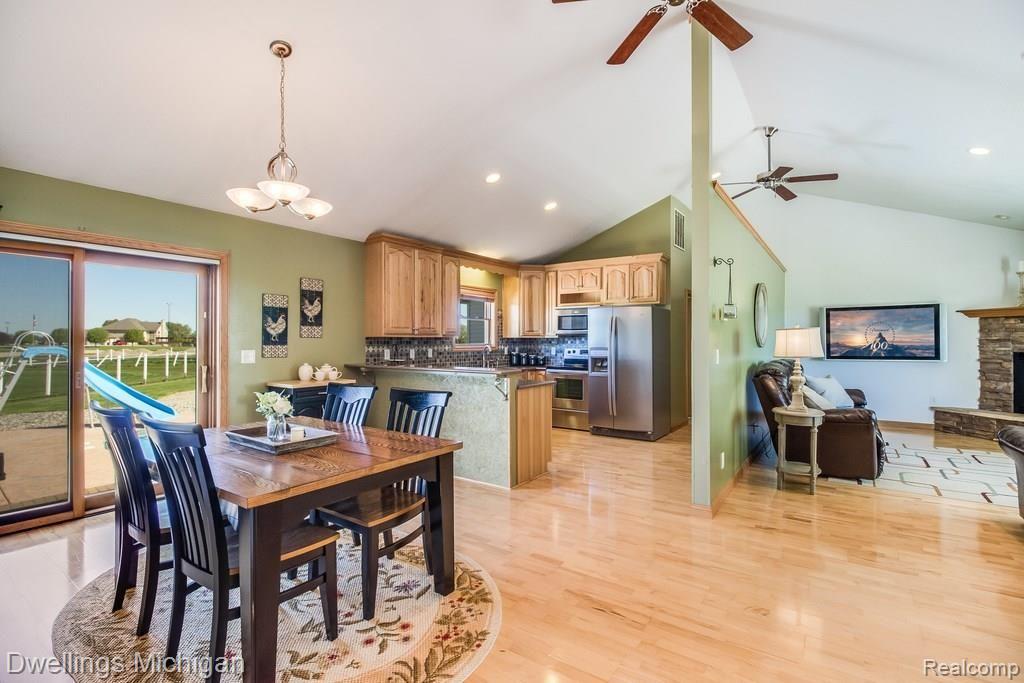 6041 Trombley Road Newport, MI 48166 - Photo 12 of 33 diningkitchenliving2.jpg