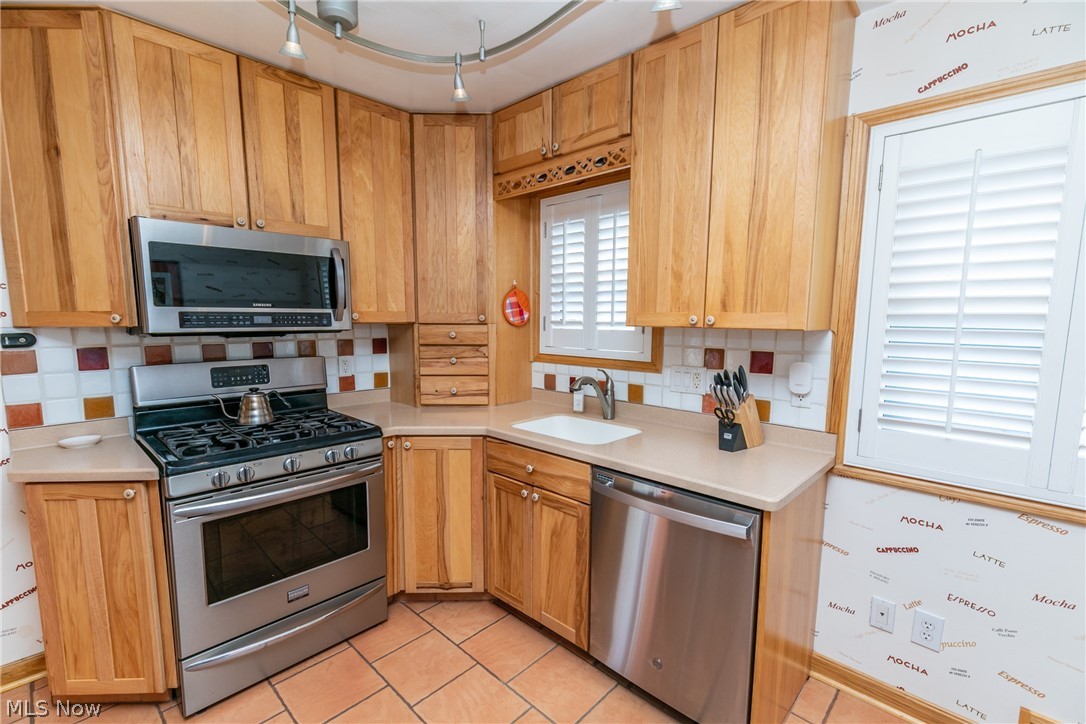 7401 Traymore Avenue Brooklyn, OH 44144 - Photo 7 of 33