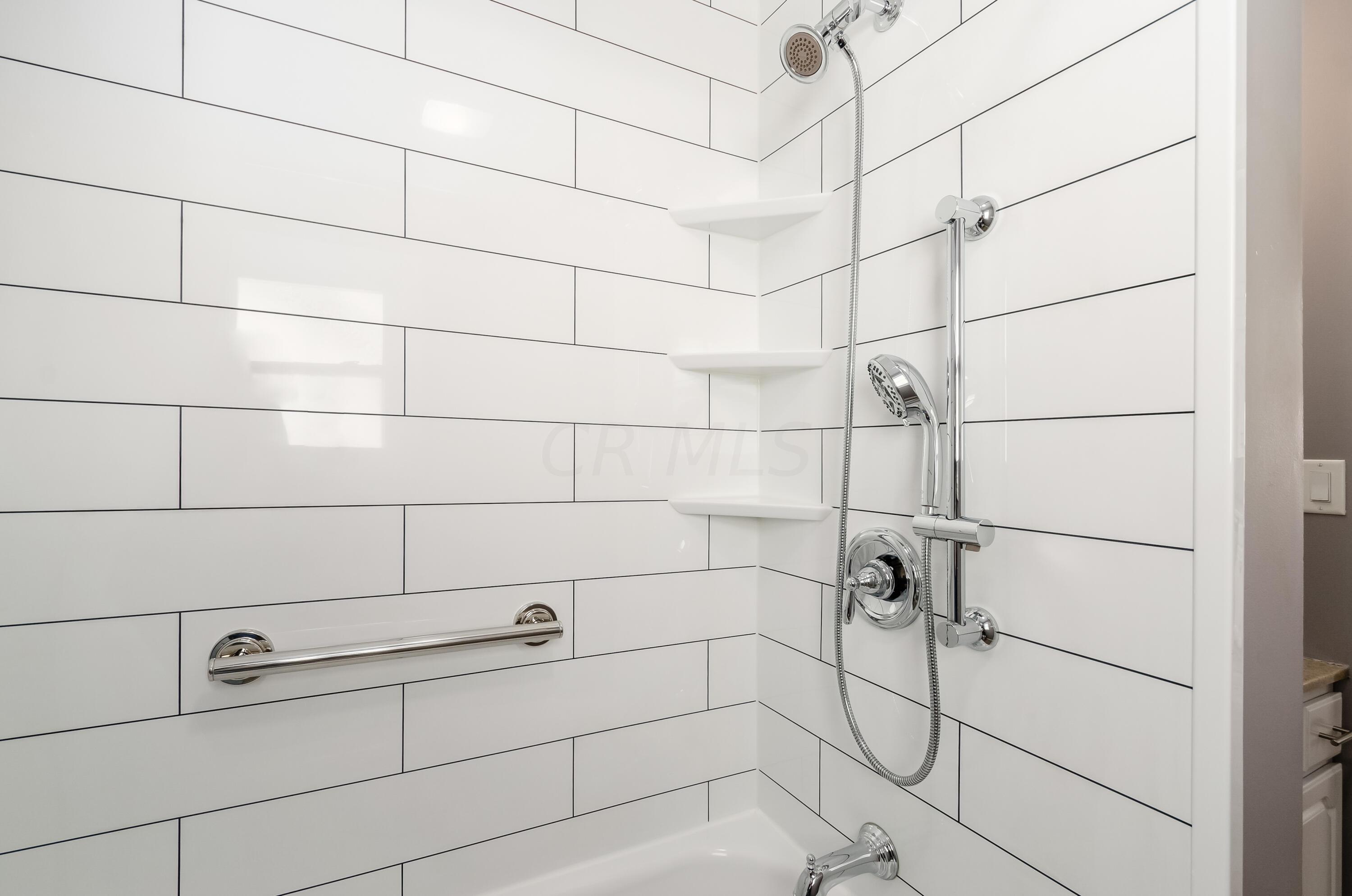 112 West Pacemont Road Columbus, OH 43202 - Photo 24 of 36 1st Floor Full Bath
