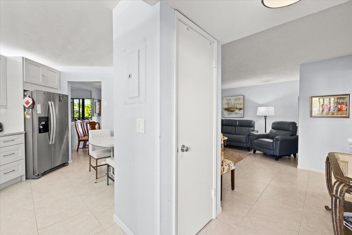 5851 Camino Del Sol, Unit 203 Boca Raton, FL 33433 - Photo 9 of 33 KITCHEN ENTRY