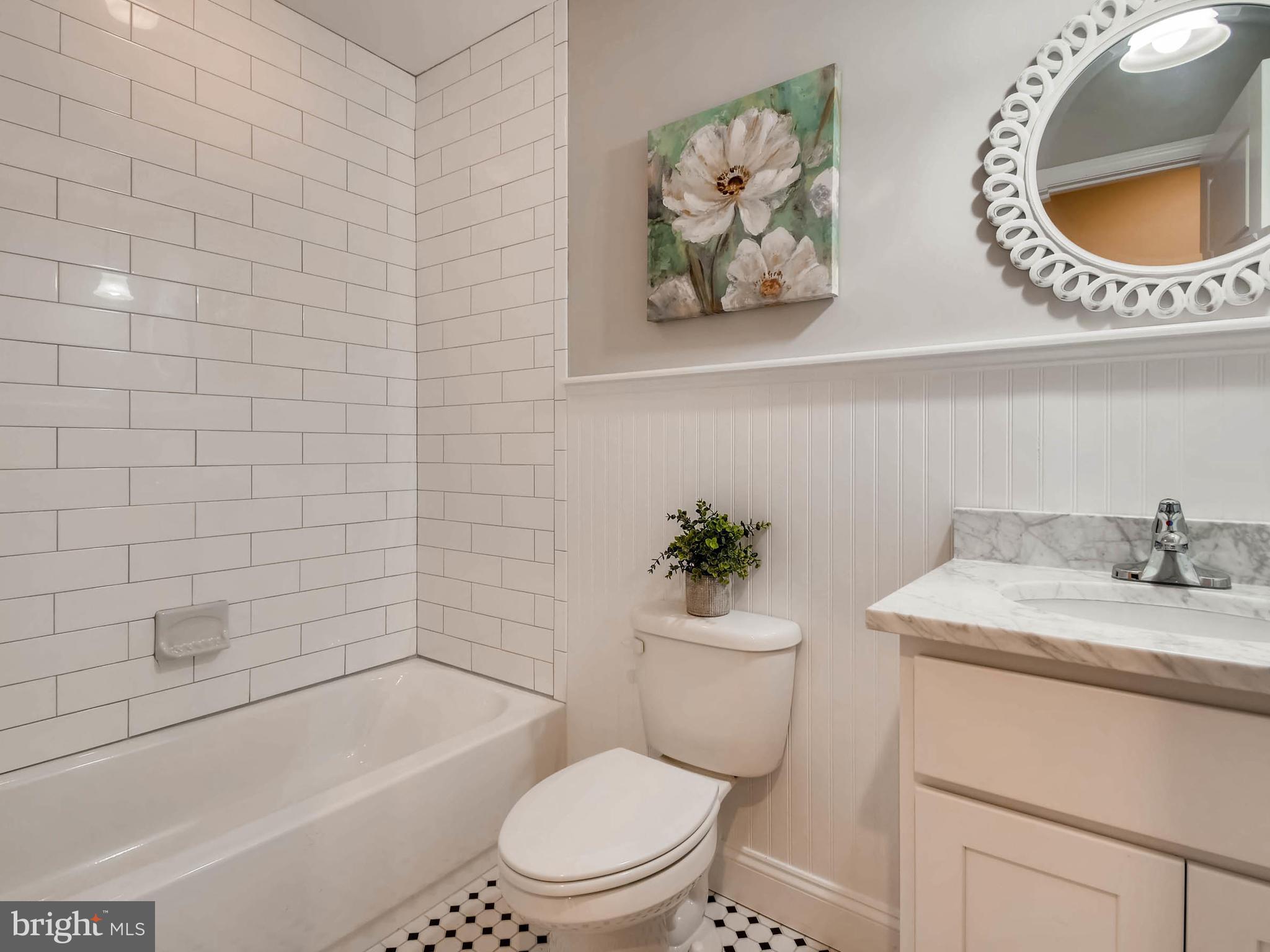 16 Overhill Road Baltimore, MD 21228 - Photo 23 of 30 Bath