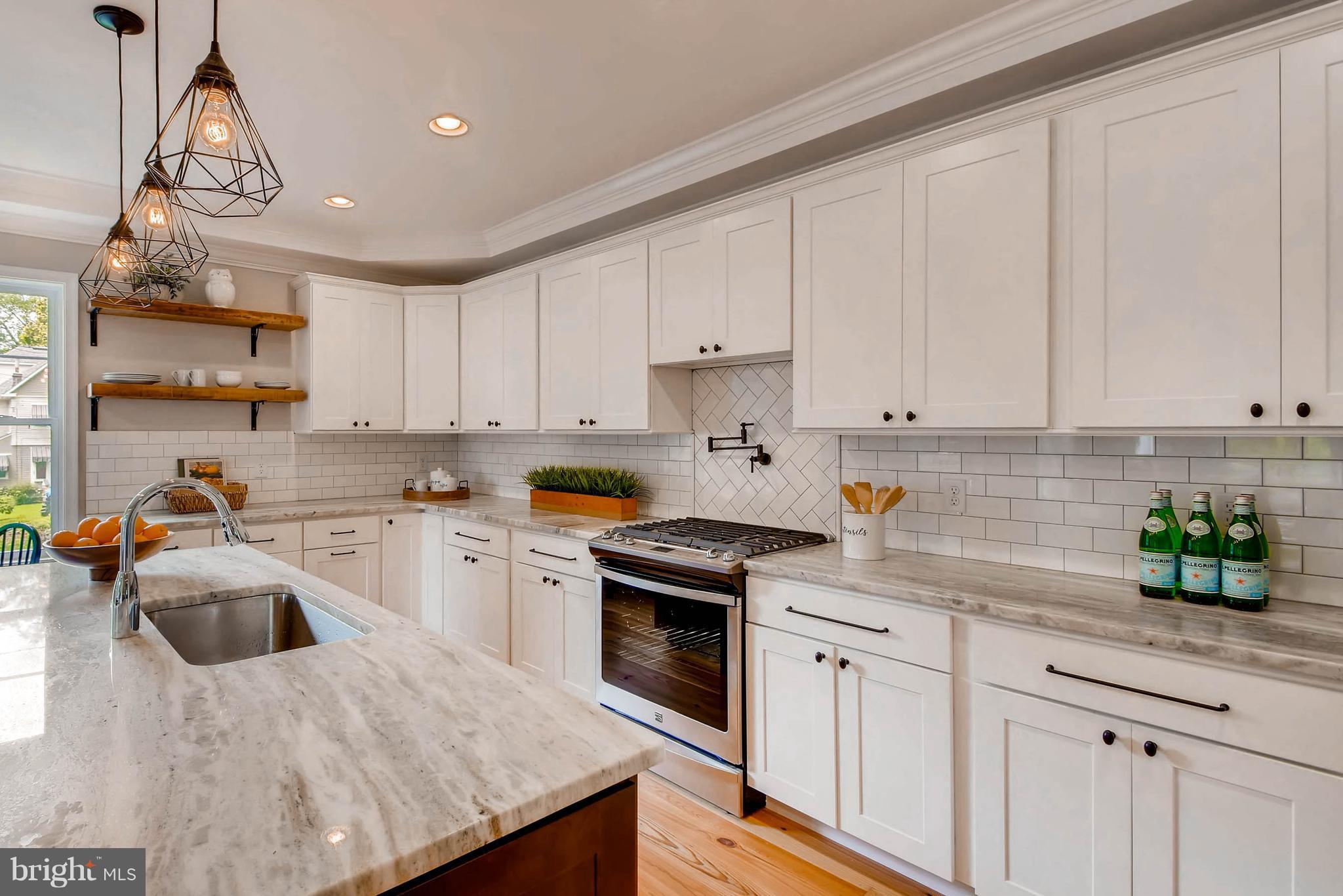 16 Overhill Road Baltimore, MD 21228 - Photo 9 of 30 Kitchen