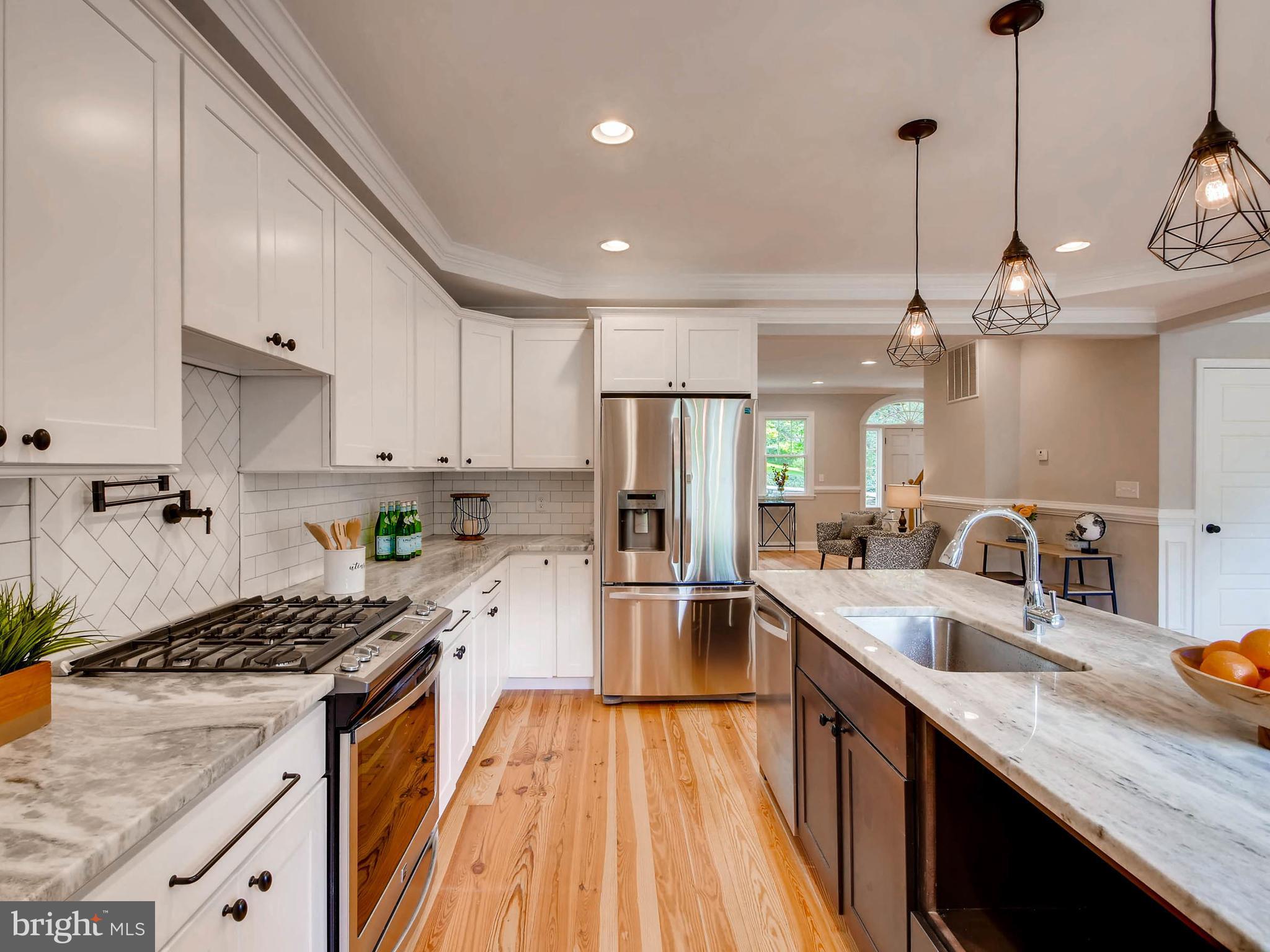 16 Overhill Road Baltimore, MD 21228 - Photo 10 of 30 Kitchen