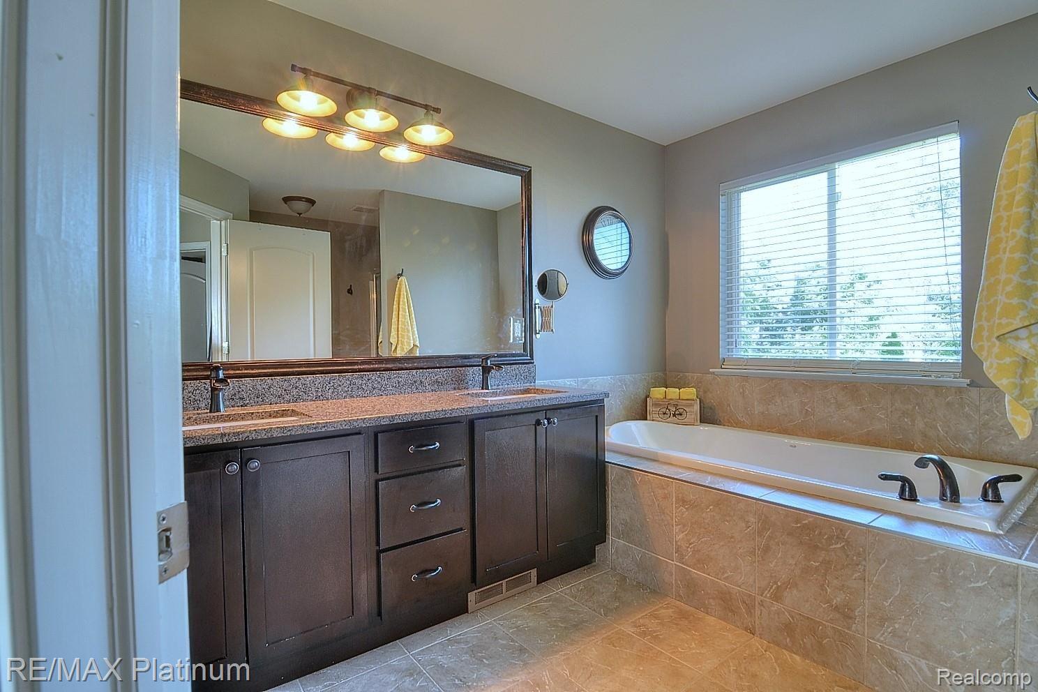 24579 Martindale Road South Lyon, MI 48178 - Photo 17 of 41 Master Bedroom Bathroom.jpg