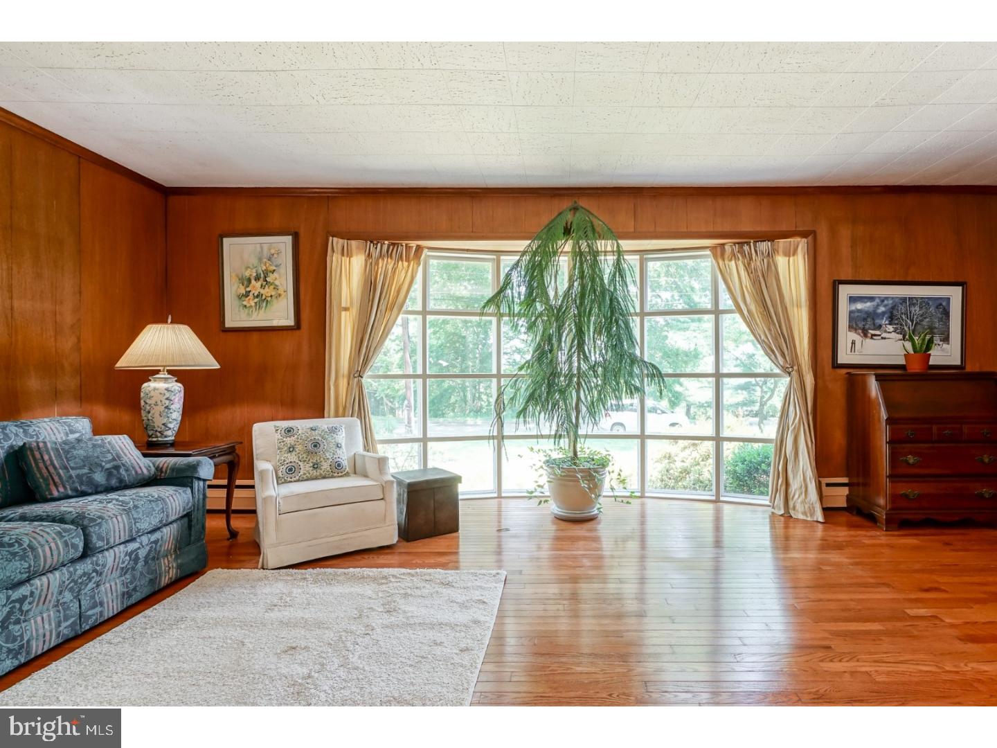 14 Oak Ridge Drive Haddonfield, NJ 08033 - Photo 5 of 23 Living Room
