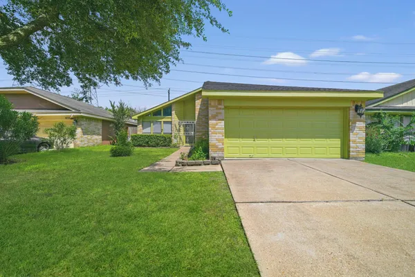 $259,900 | 10723 Emery Drive, Houston, TX 77099