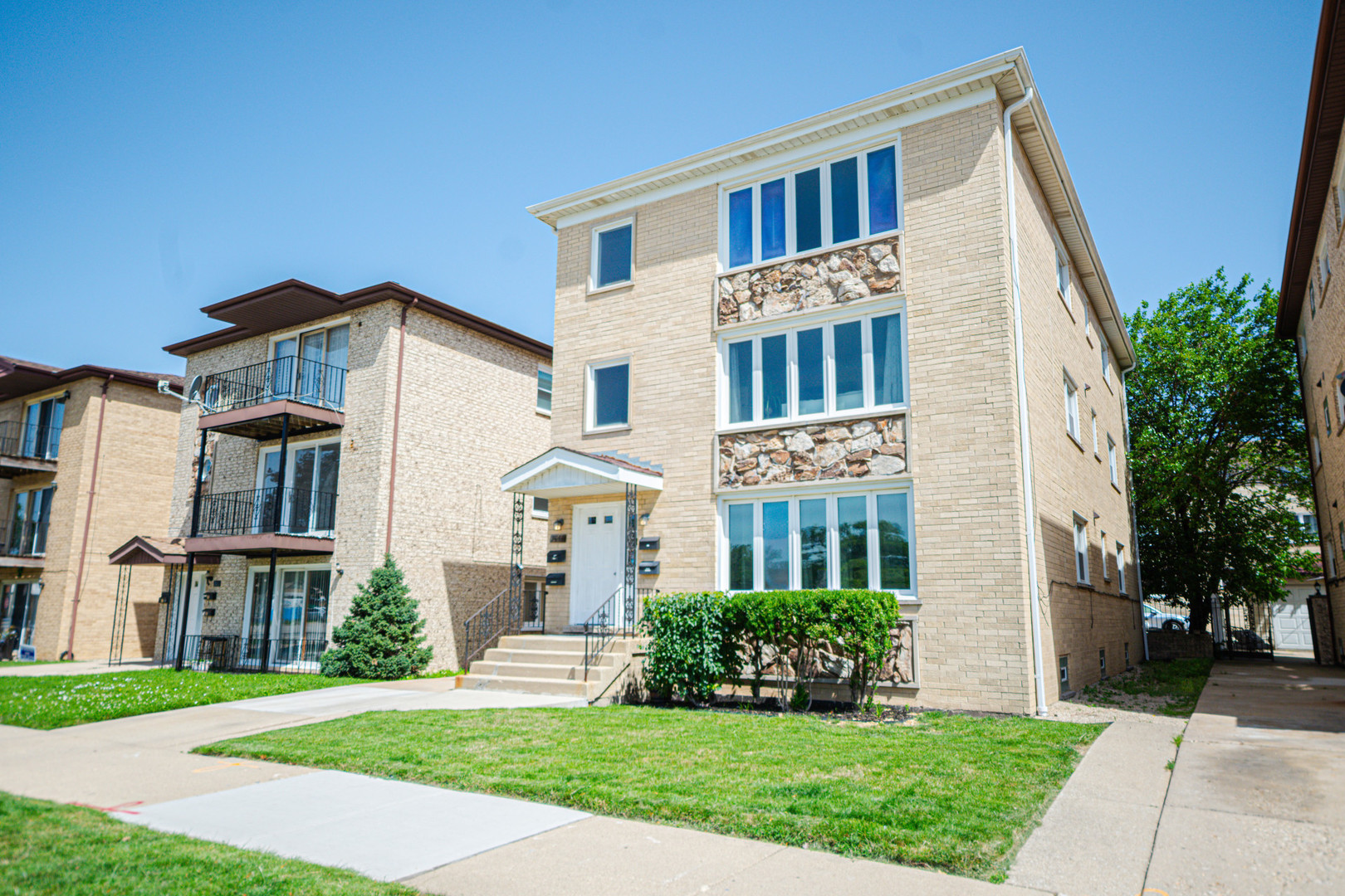 7942 West Addison Street, Unit 1 Chicago, IL 60634 - Photo 2 of 27