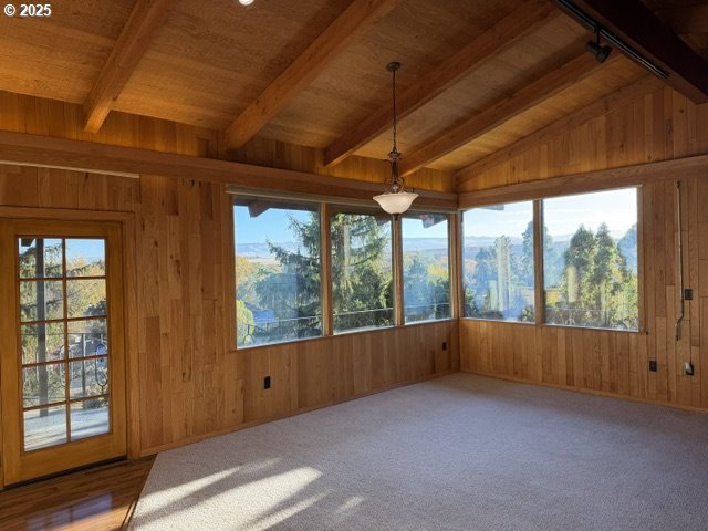 681 College Street Milton Freewater, OR 97862 - Photo 4 of 27 an empty room with windows