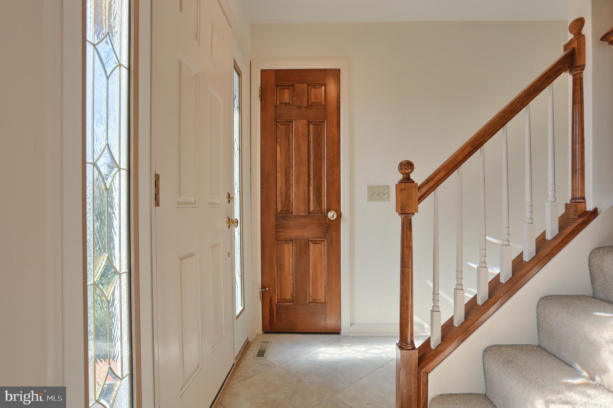 35 Mine Road Lebanon, PA 17042 - Photo 2 of 37 Main entrance/foyer with tile flooring