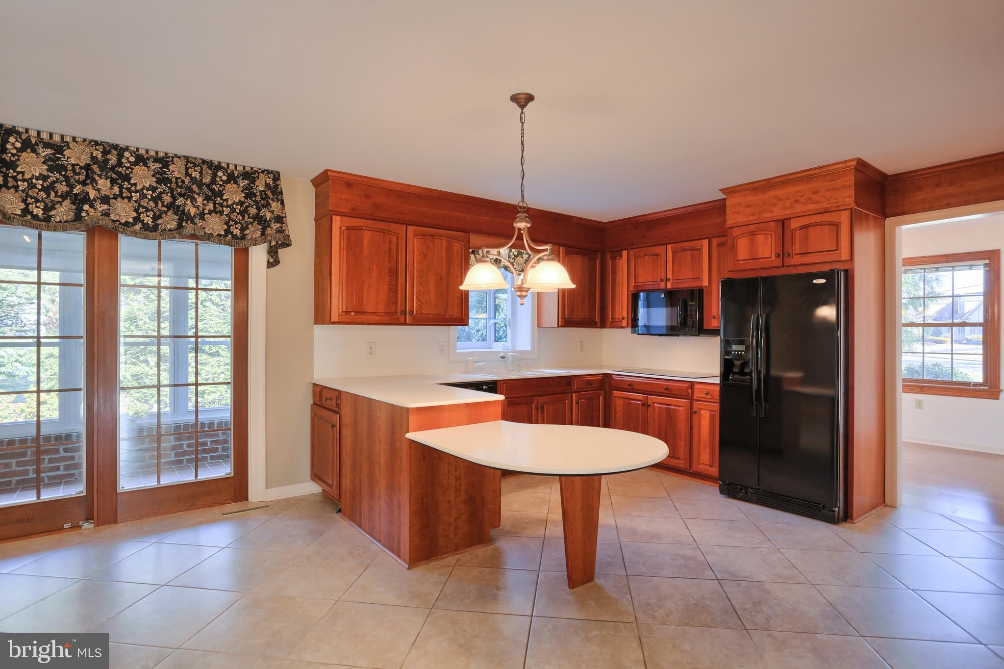 35 Mine Road Lebanon, PA 17042 - Photo 10 of 37 Upgraded cabinetry, bump out window
