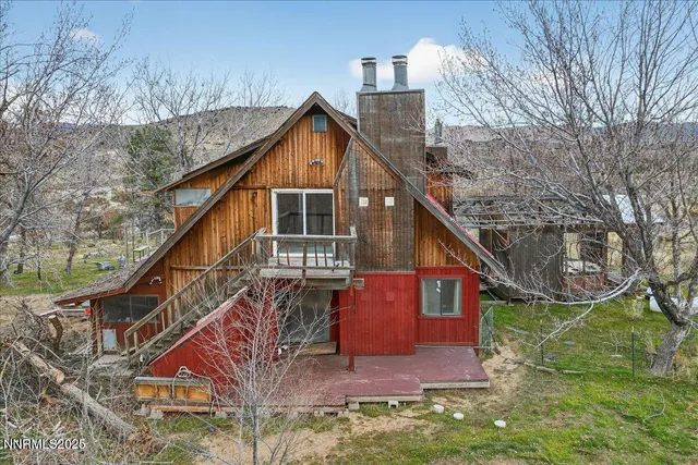 a view of a house with a small yard