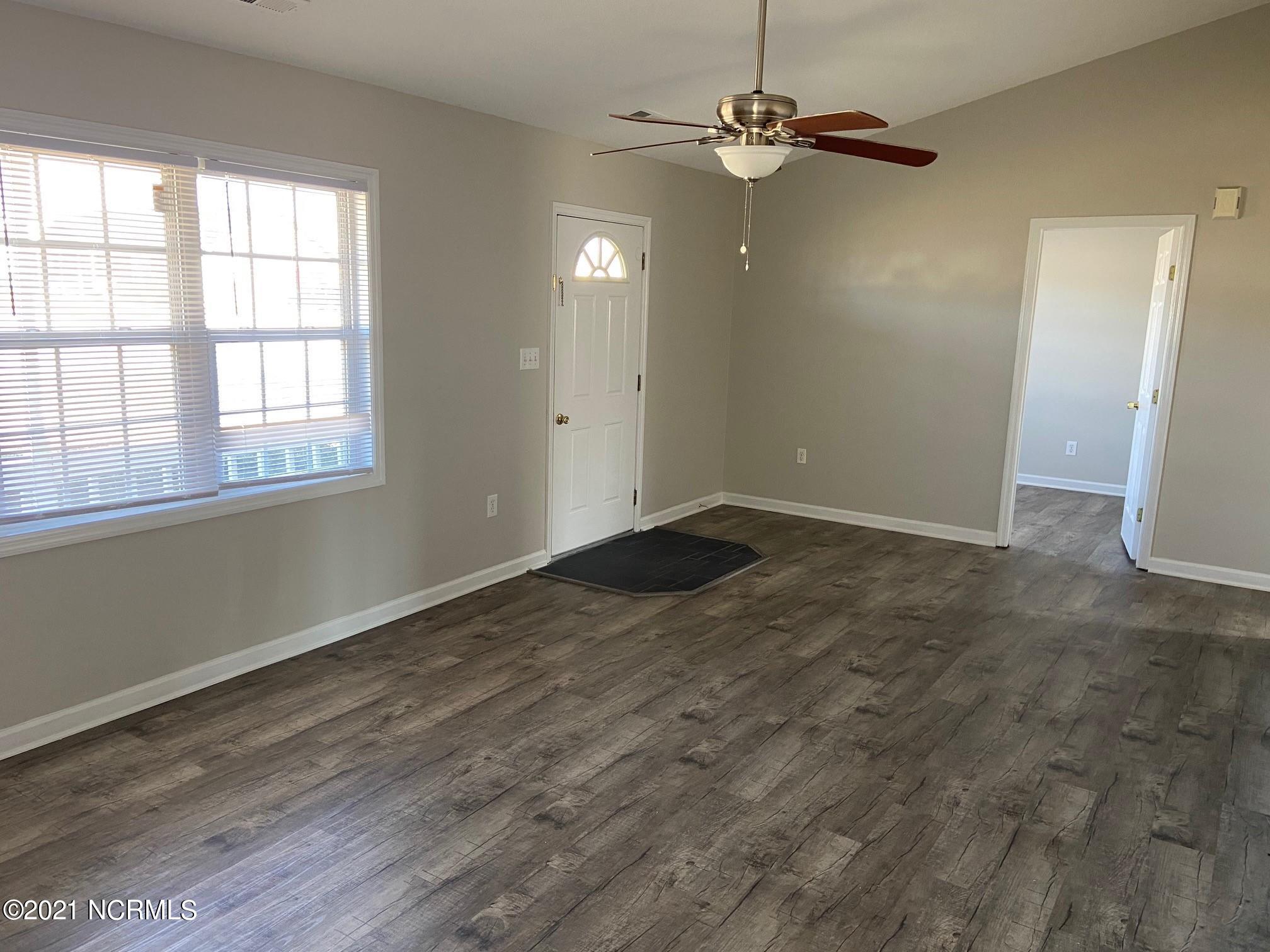 401 Sumrell Way Hubert, NC 28539 - Photo 8 of 26