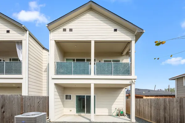 $2,375 | 4618 Nichols Street, Unit B, Houston, TX 77020