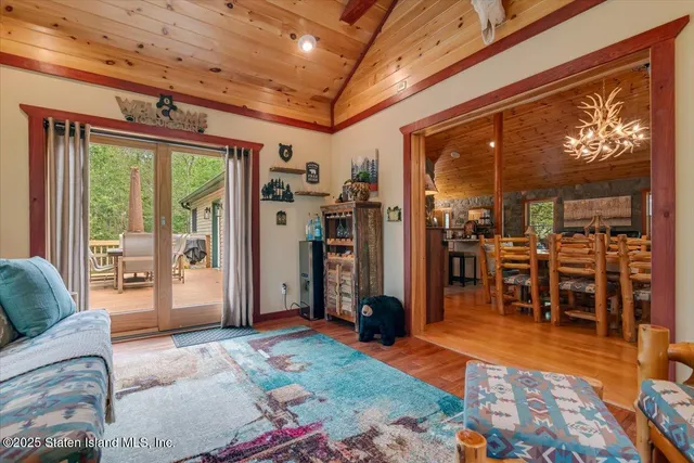 a view of a livingroom with furniture window and outside view
