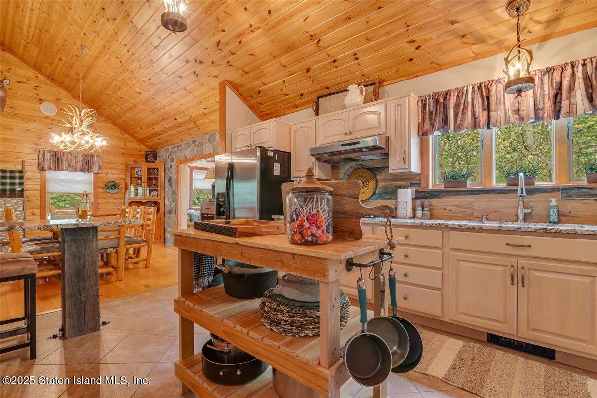 134 Split Rock Road Dingmans Ferry, PA 18328 - Photo 21 of 84 kitchen2