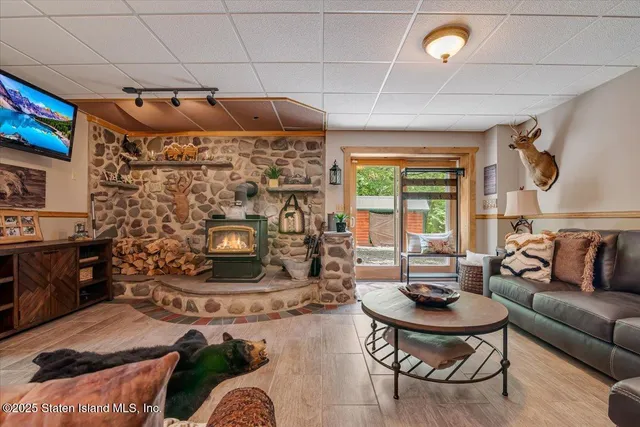 $799,969 | 134 Split Rock Road, Dingmans Ferry, PA 18328