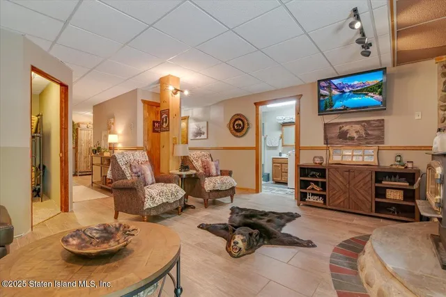 $799,969 | 134 Split Rock Road, Dingmans Ferry, PA 18328