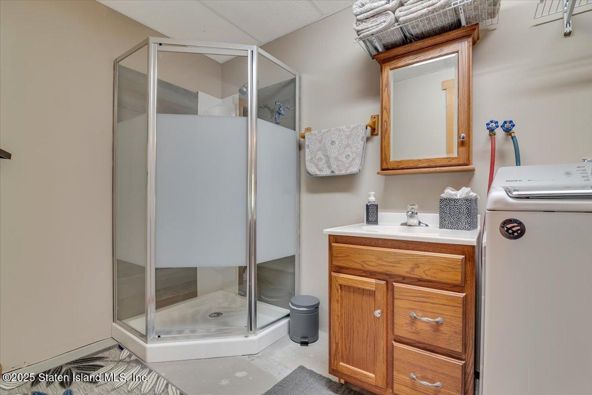 134 Split Rock Road Dingmans Ferry, PA 18328 - Photo 59 of 84 laundry 3 qtr bath1