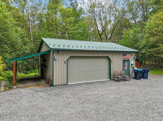 $799,969 | 134 Split Rock Road, Dingmans Ferry, PA 18328