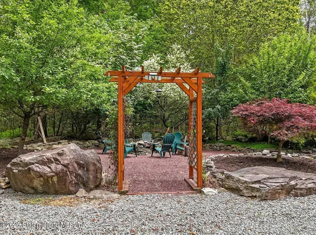 $799,969 | 134 Split Rock Road, Dingmans Ferry, PA 18328