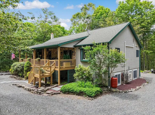 $799,969 | 134 Split Rock Road, Dingmans Ferry, PA 18328