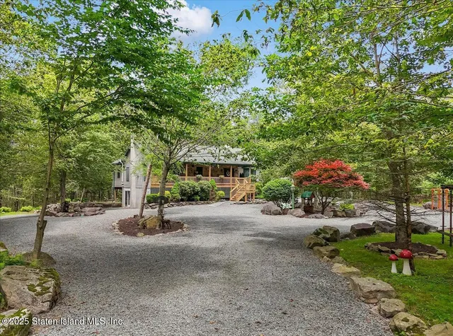 $799,969 | 134 Split Rock Road, Dingmans Ferry, PA 18328