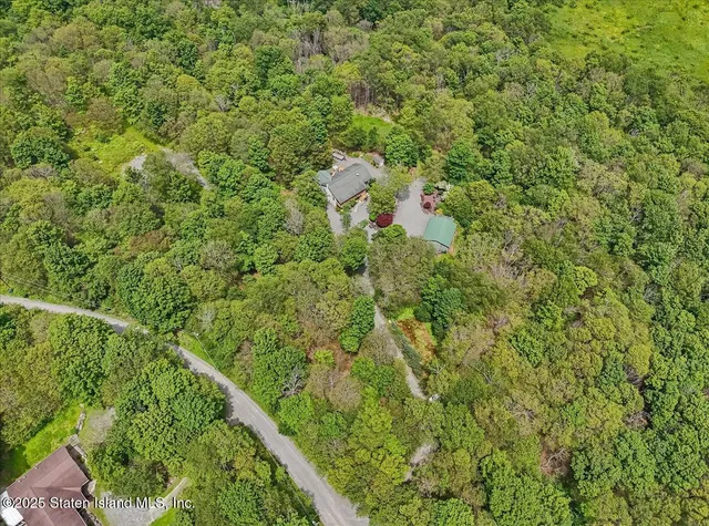 $799,969 | 134 Split Rock Road, Dingmans Ferry, PA 18328