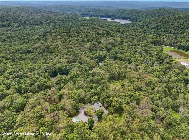 $799,969 | 134 Split Rock Road, Dingmans Ferry, PA 18328