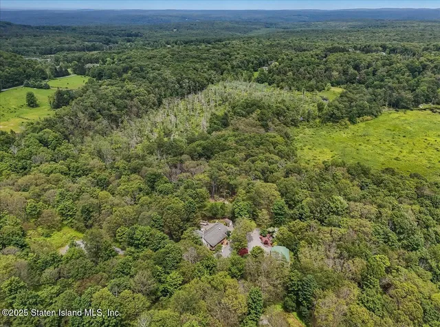 $799,969 | 134 Split Rock Road, Dingmans Ferry, PA 18328