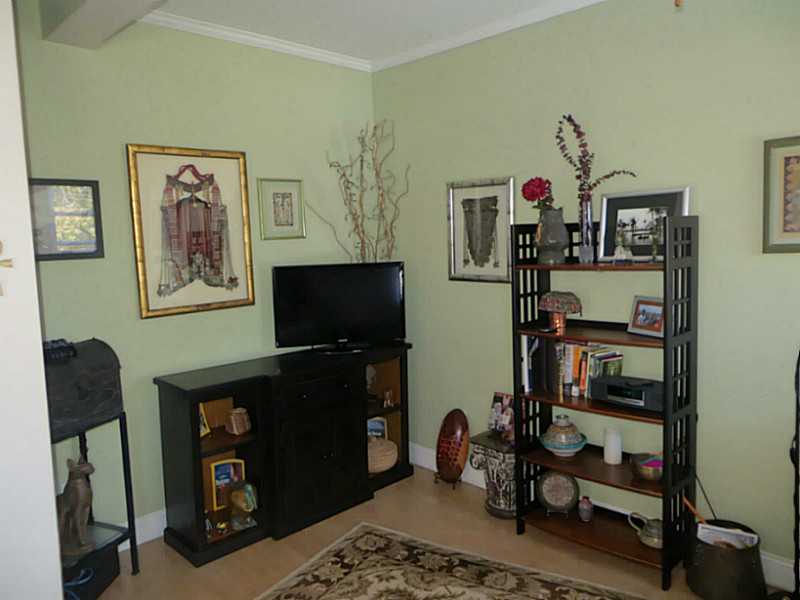 54 Friendship Street, Unit B3 Westerly, RI 02891 - Photo 13 of 25 Living Room.