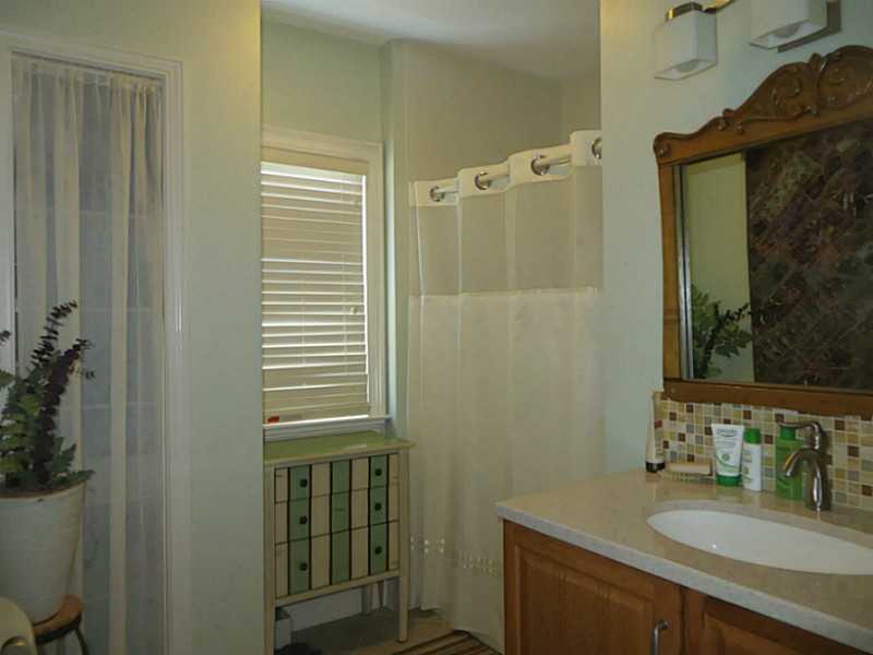 54 Friendship Street, Unit B3 Westerly, RI 02891 - Photo 18 of 25 Bathroom.