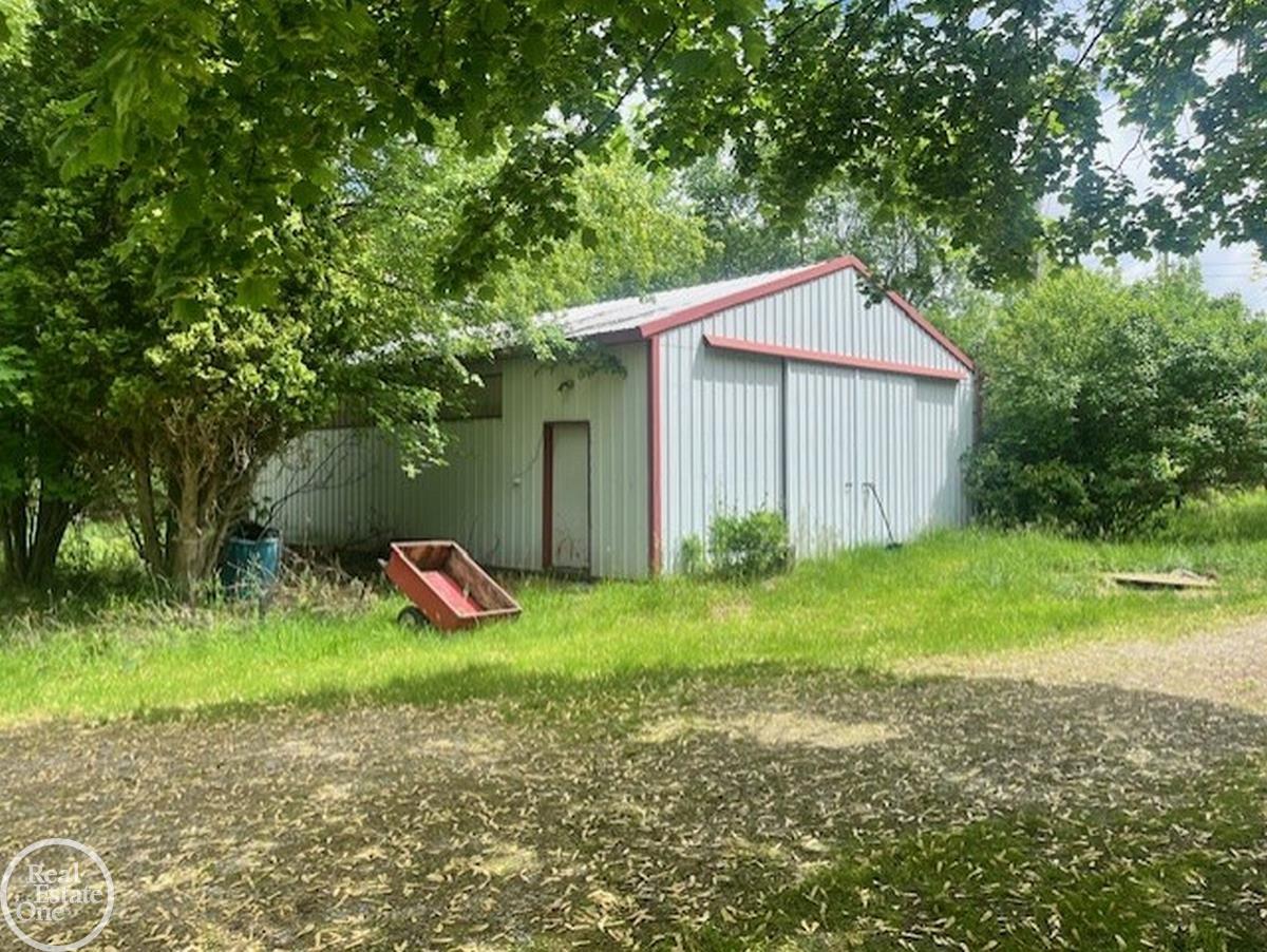 8953 Bricker Road Avoca, MI 48006 - Photo 20 of 22 50178113-56bff1aa-9ee6-4a1a-bd49-3a30f352e148.JPG