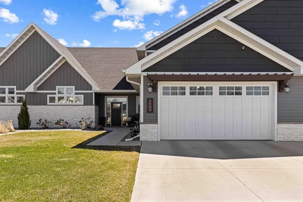$949,900 | 5900 31st Street South, Fargo, ND 58104