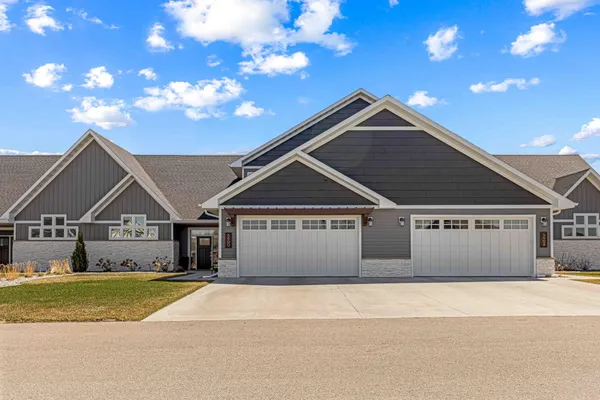 $949,900 | 5900 31st Street South, Fargo, ND 58104