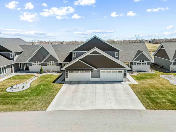 $949,900 | 5900 31st Street South, Fargo, ND 58104
