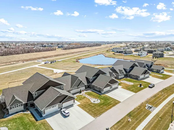 $949,900 | 5900 31st Street South, Fargo, ND 58104