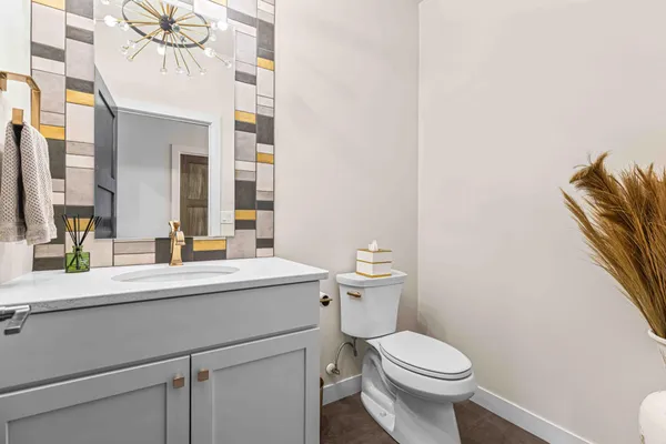 $949,900 | 5900 31st Street South, Fargo, ND 58104