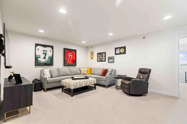 $949,900 | 5900 31st Street South, Fargo, ND 58104