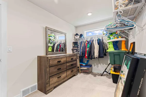 $949,900 | 5900 31st Street South, Fargo, ND 58104