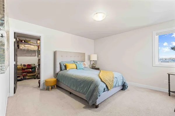 $949,900 | 5900 31st Street South, Fargo, ND 58104